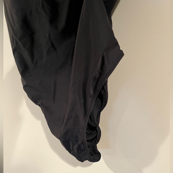 Tigerlily one piece swimsuit size medium - Picture 4 of 4